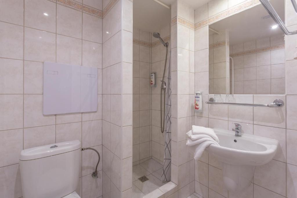 Koupelna v ubytování Hotel Globus