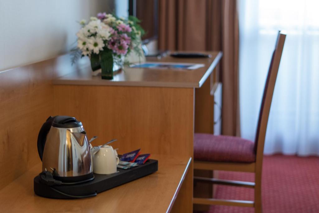 Příslušenství pro přípravu čaje a kávy v ubytování Hotel Globus
