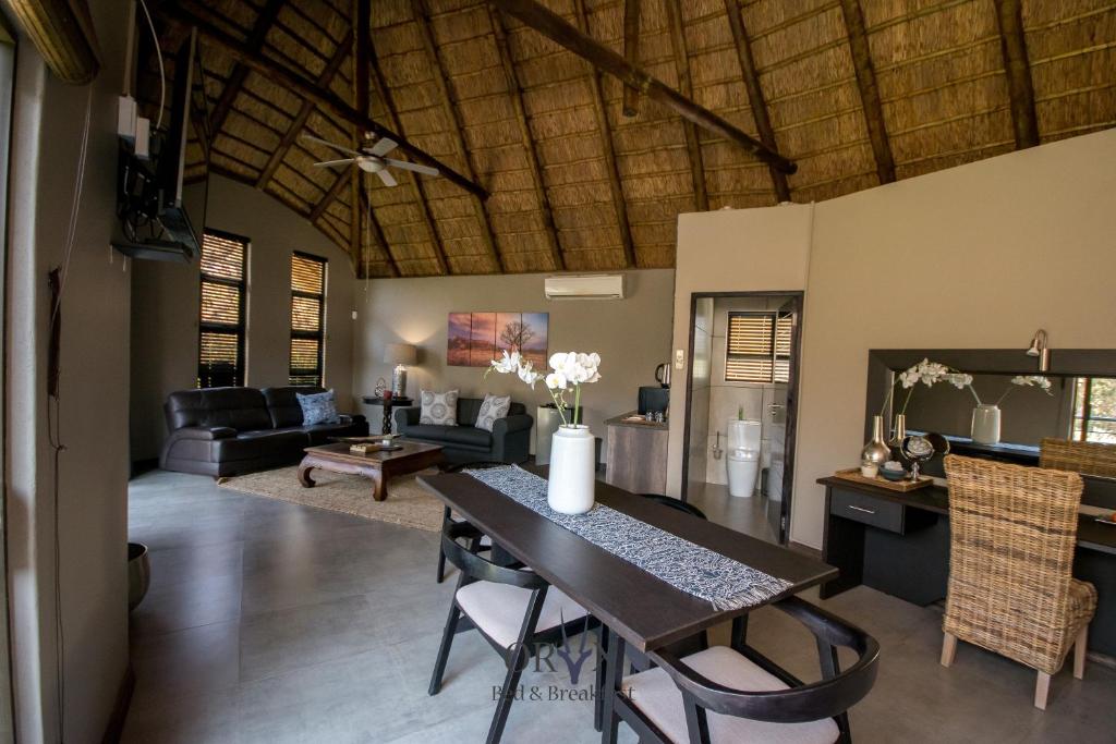 Una cocina o cocineta en Oryx B&B Reserved Guests Only