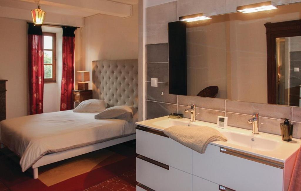 LES JARDINS DE LA CATHÉDRALE chambres d Hôtes gîte de groupe - Sala Familiar Con Baño Privado