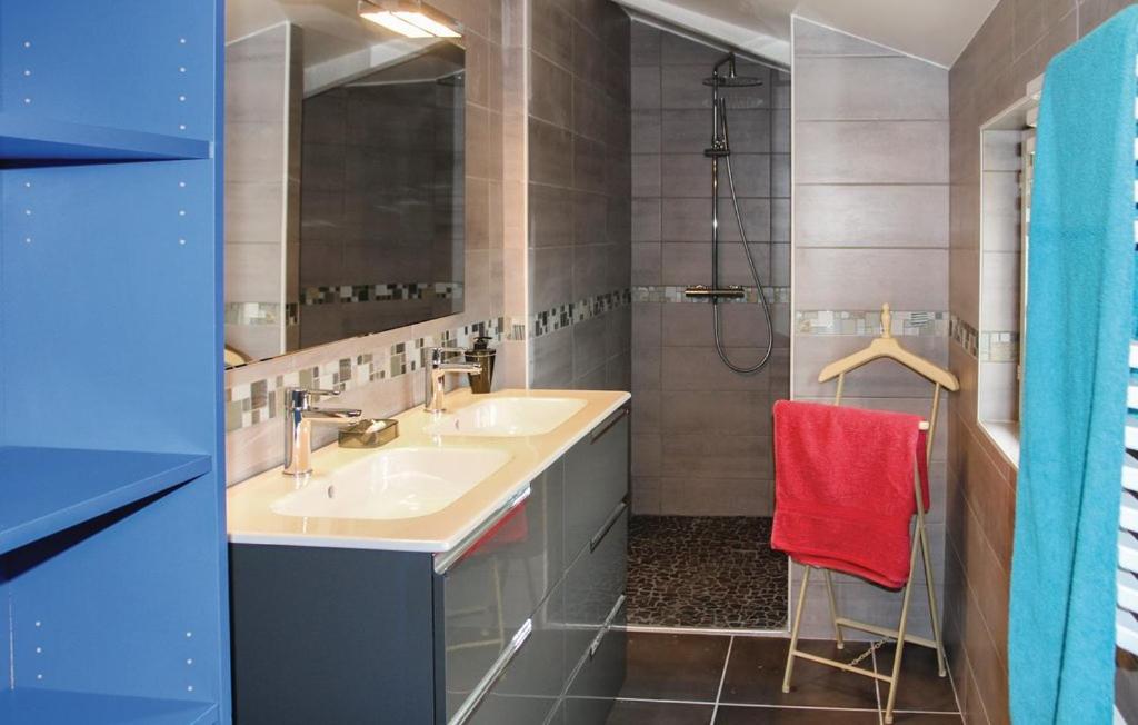 LES JARDINS DE LA CATHÉDRALE chambres d Hôtes gîte de groupe - Sala Familiar Con Baño Privado
