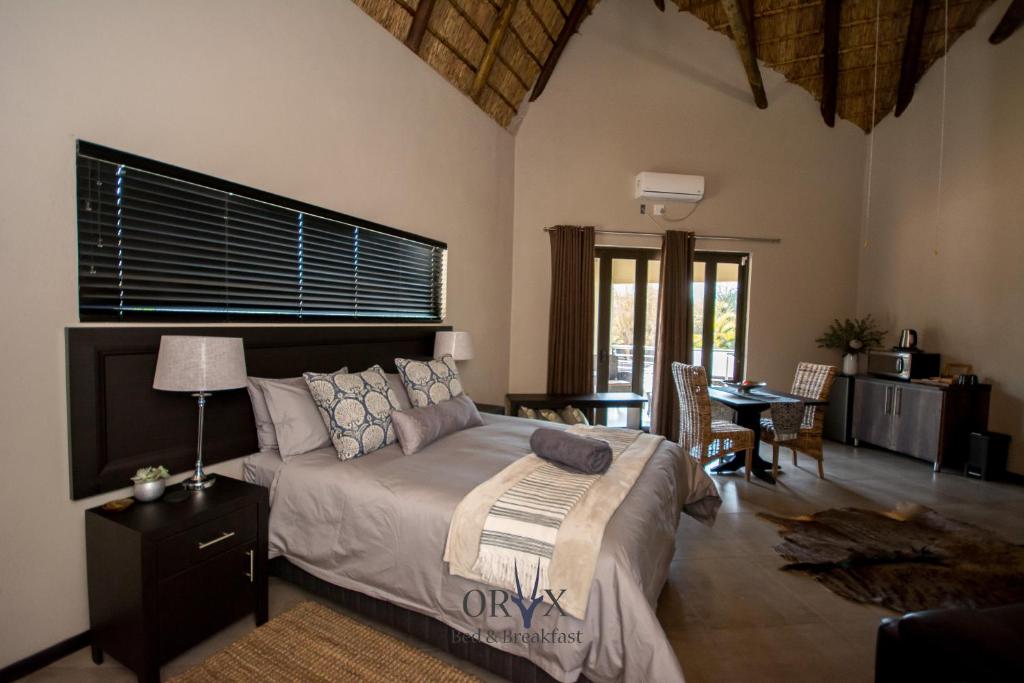 Una cama o camas en una habitación de Oryx B&B Reserved Guests Only
