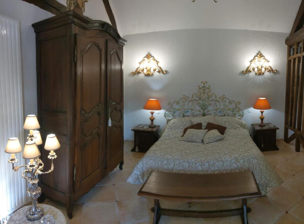 Cama o camas de una habitación en Le Relais de la Tour