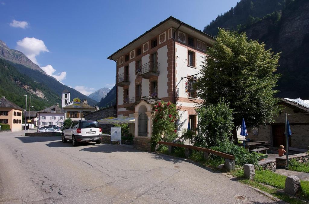 Nespecifikovaný výhled na hory nebo výhled na hory při pohledu z hotelu