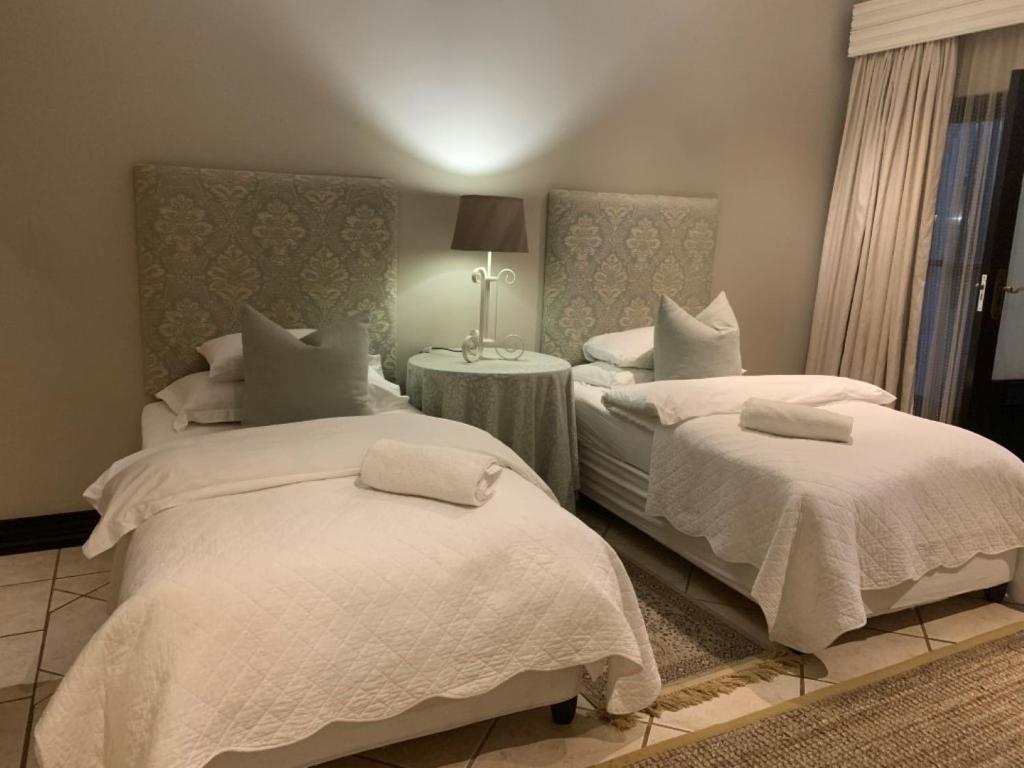KarMichael Farm - Twin Room With Mountain View