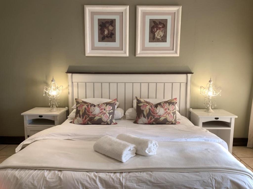 KarMichael Farm - King Room With Mountain View