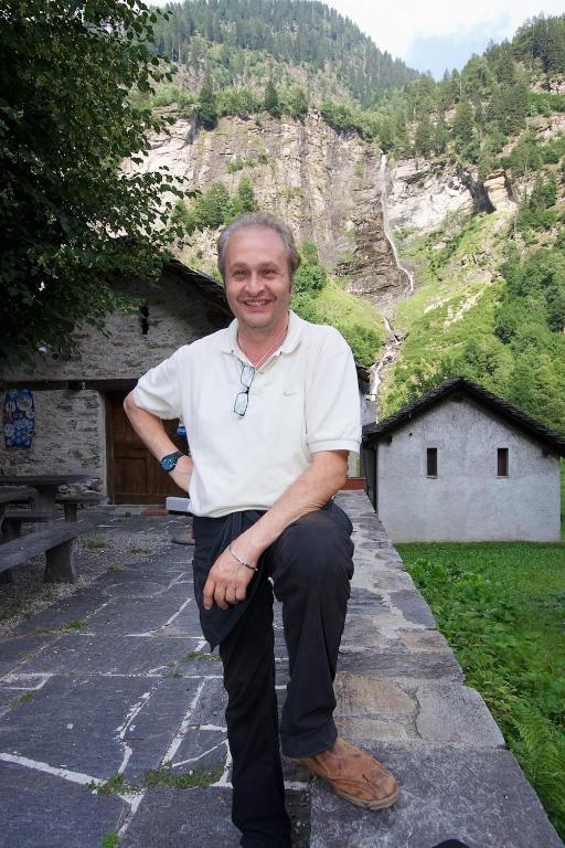 Nespecifikovaný výhled na hory nebo výhled na hory při pohledu z hotelu