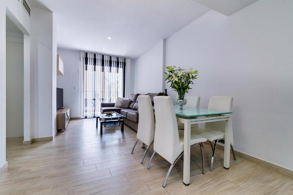 a living room with a table and a couch at Apartamento Pinada Beach- La Mata in La Mata