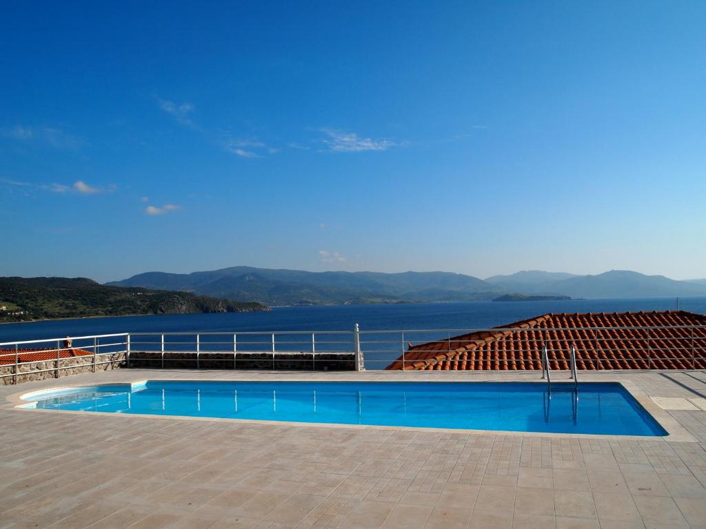 Bazén v ubytování Molyvos Manor nebo v jeho okolí