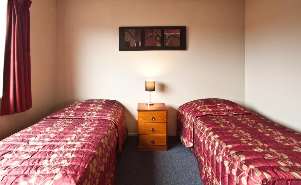 Postel nebo postele na pokoji v ubytování Phoenix Motels