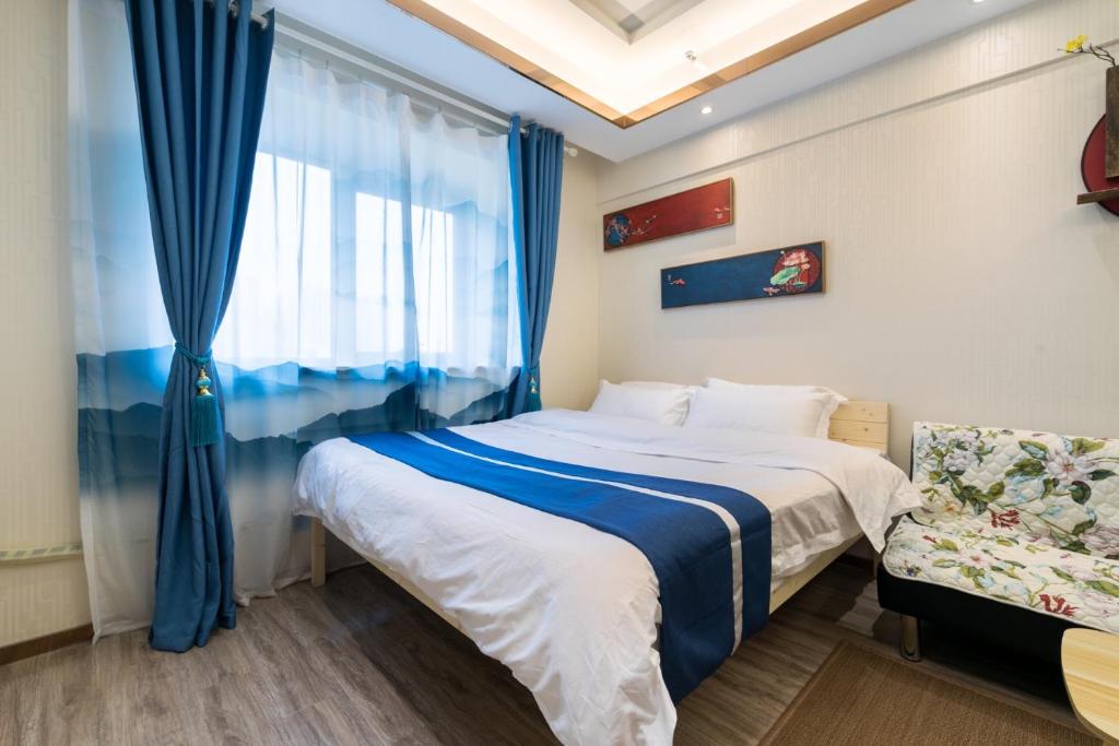 Postel nebo postele na pokoji v ubytování Yu Jing Xuan Boutique Apartment