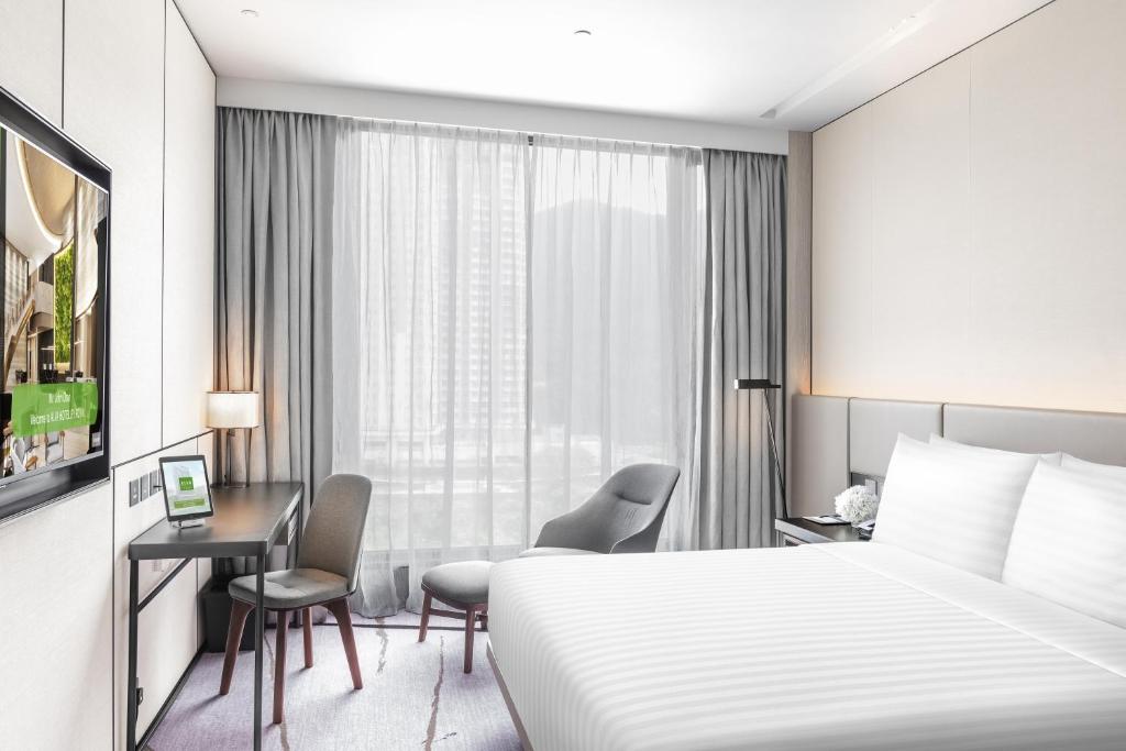A bed or beds in a room at ALVA HOTEL BY ROYAL