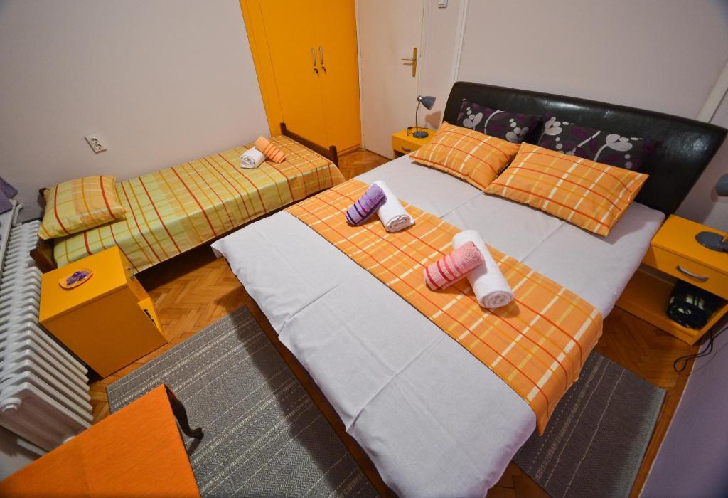Postel nebo postele na pokoji v ubytování Glorious Rooms