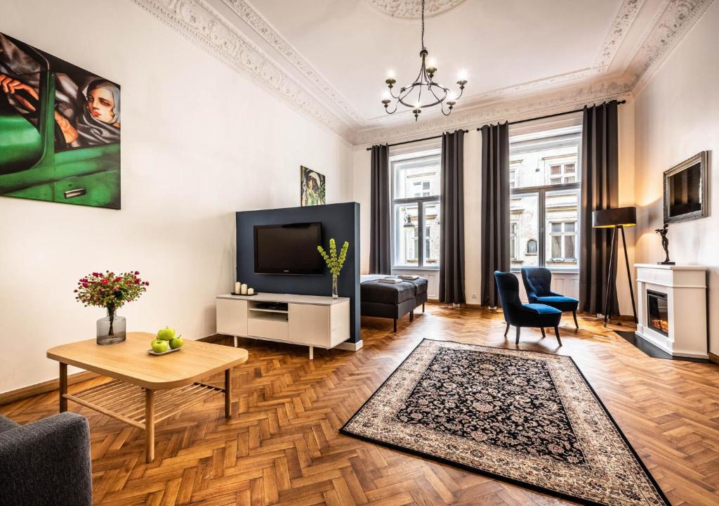 Televízia a/alebo spoločenská miestnosť v ubytovaní Flamingo Premium Hostel