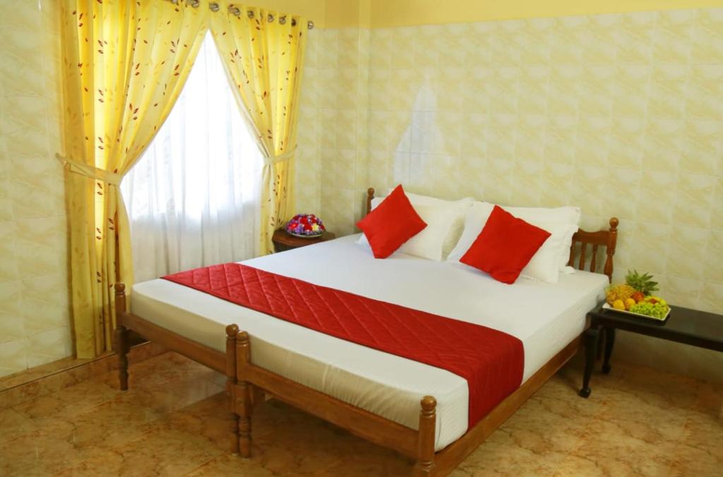 Tempat tidur dalam kamar di Lake Palace Family Resort Kumarakom