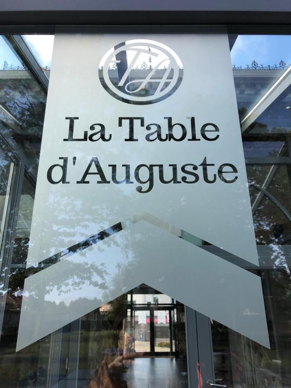 Fotografie z fotogalerie ubytování La table d’Auguste v destinaci Dour