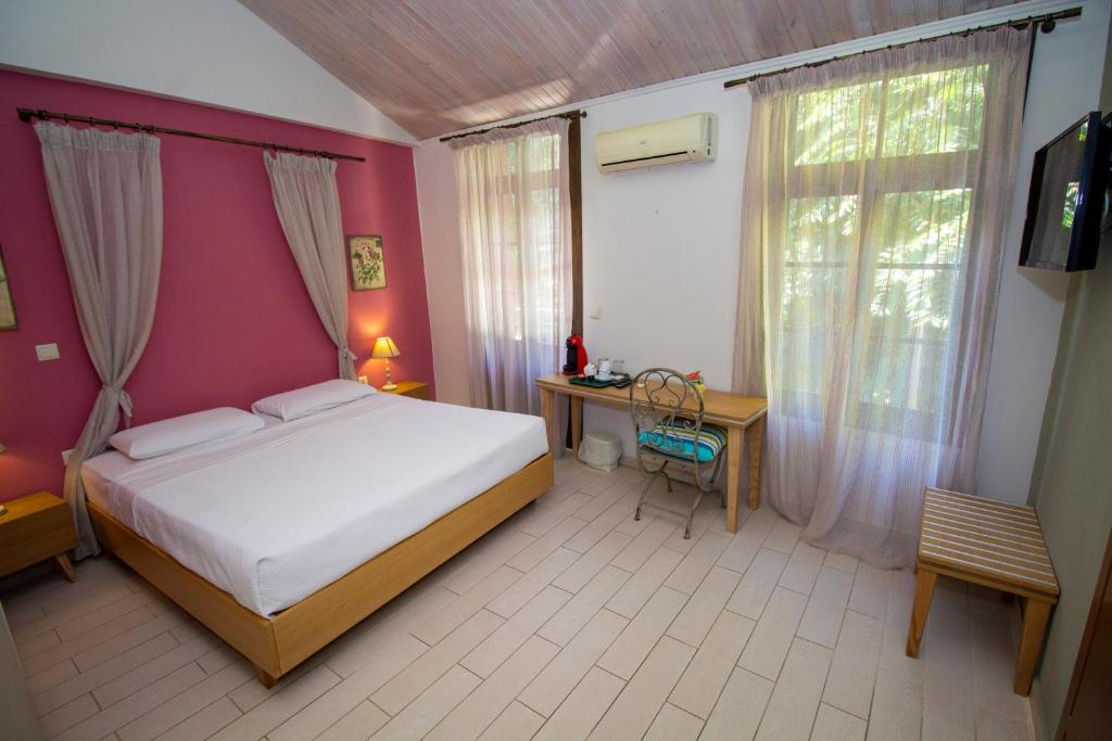 Postel nebo postele na pokoji v ubytování Elia Portou Rooms