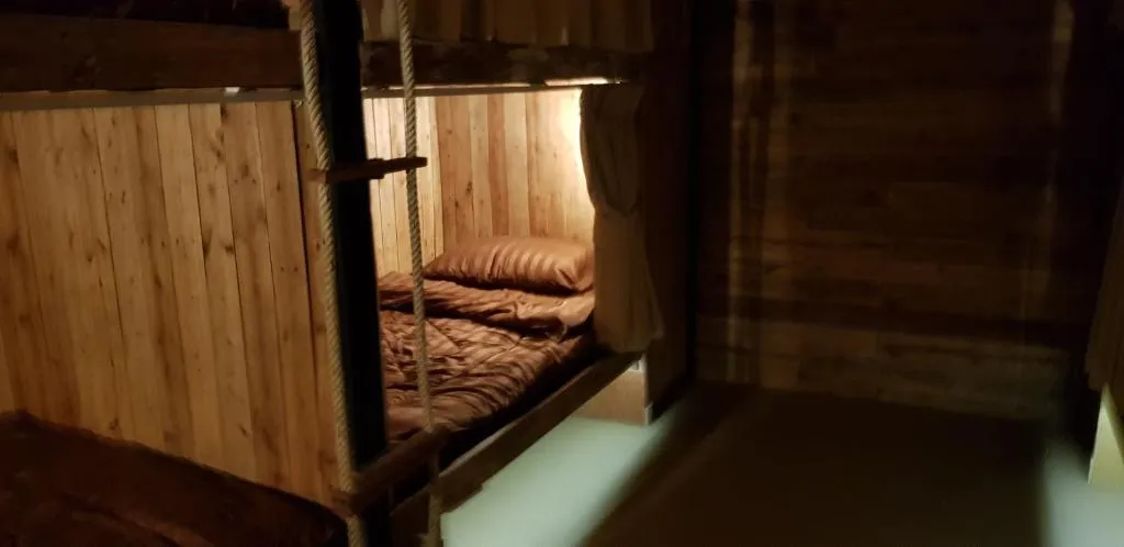 Cozy Cabin close to night market, mrt, bts, airport train station, Bangkok, Thailand