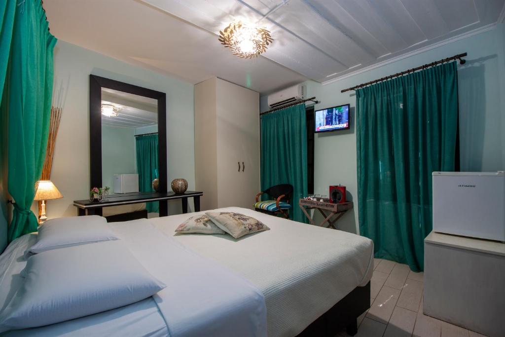 Postel nebo postele na pokoji v ubytování Elia Portou Rooms