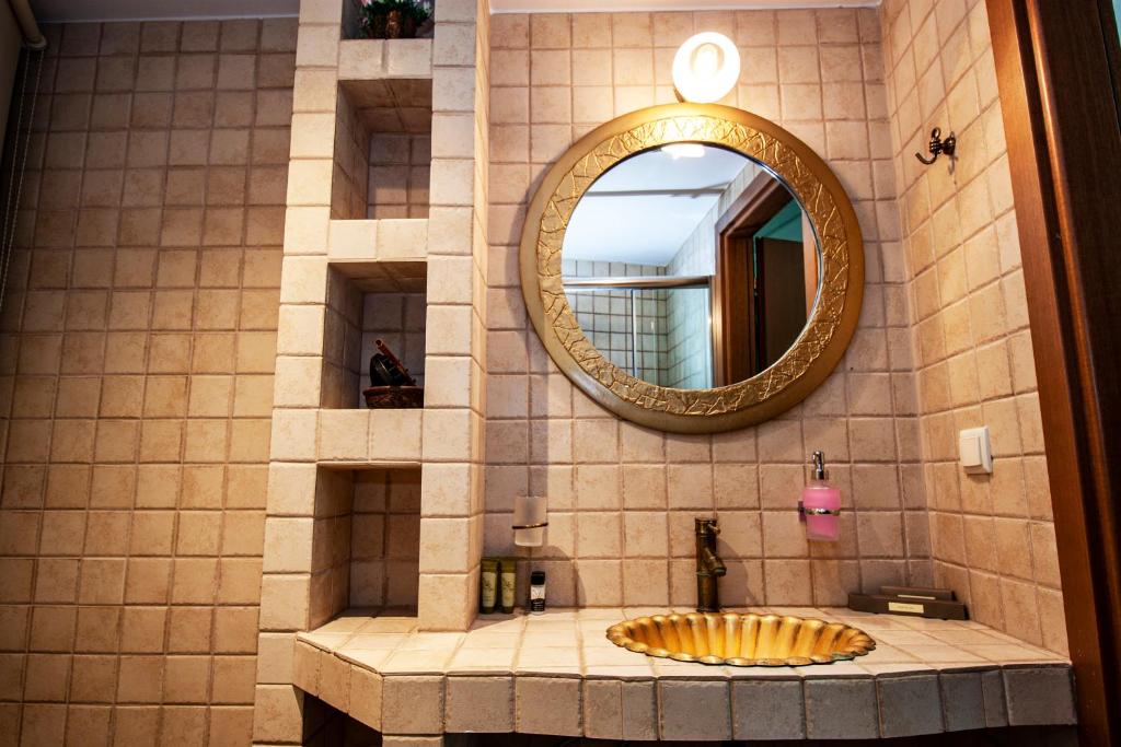 Koupelna v ubytování Elia Portou Rooms