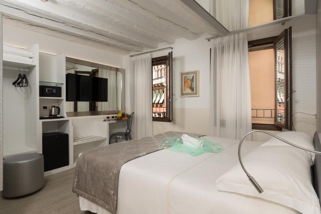 Postel nebo postele na pokoji v ubytování UNAHOTELS Ala Venezia-Adults 16