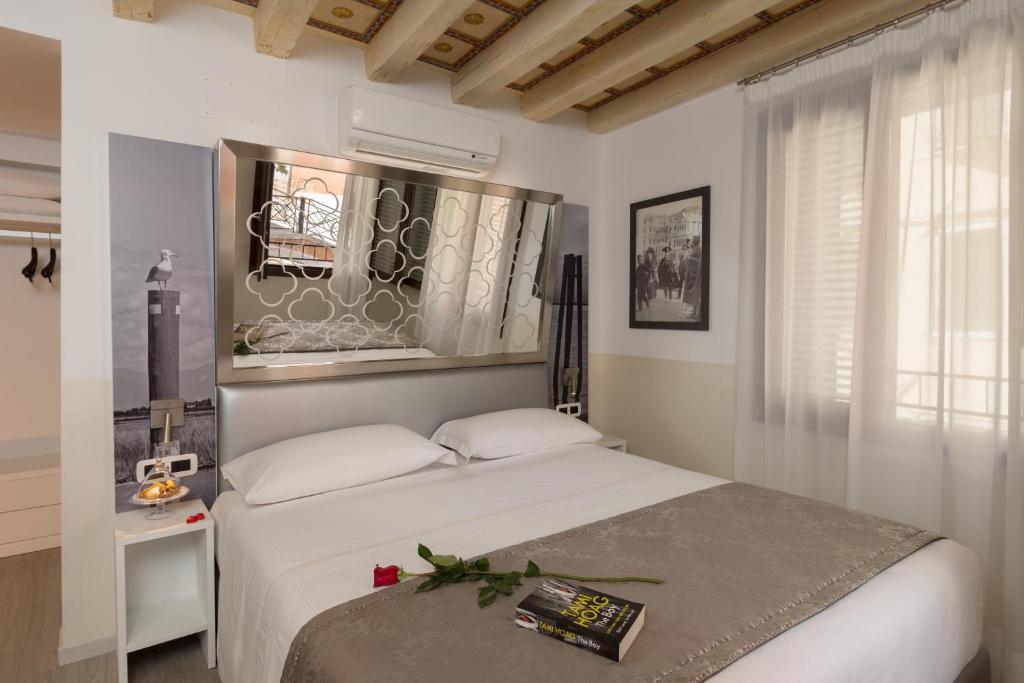 Postel nebo postele na pokoji v ubytování UNAHOTELS Ala Venezia-Adults 16