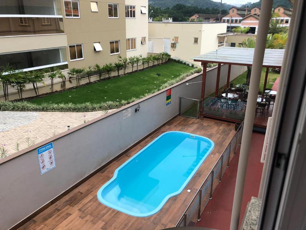 an empty swimming pool on a balcony of a building at Pousada Casarão Schmidt in Pomerode