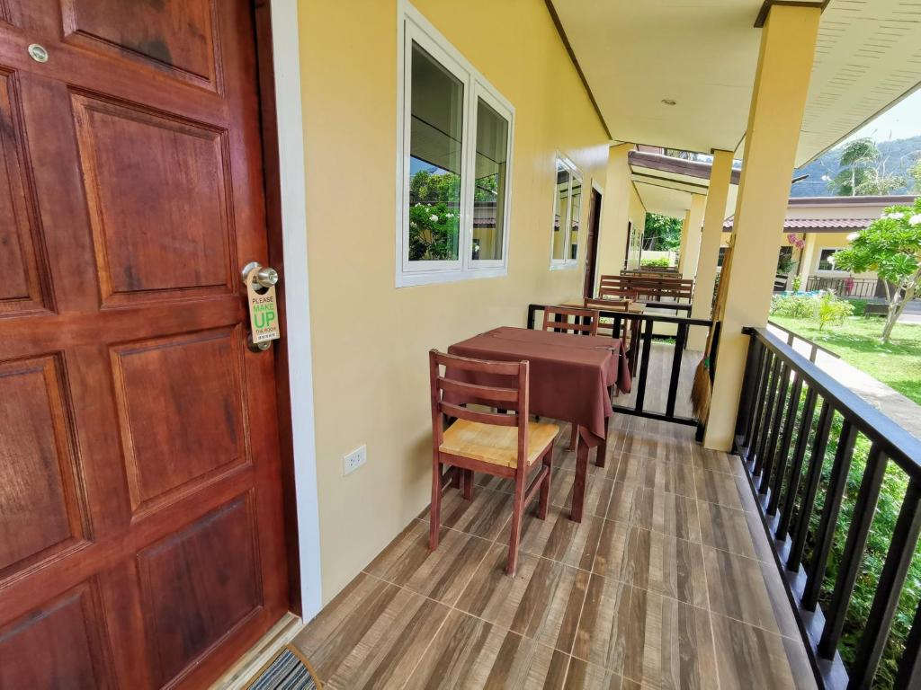 SER-EN-DIP-I-TY - SHA Extra Plus - 8