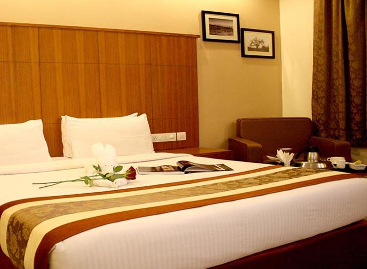 Postel nebo postele na pokoji v ubytování La Franklin Hotel