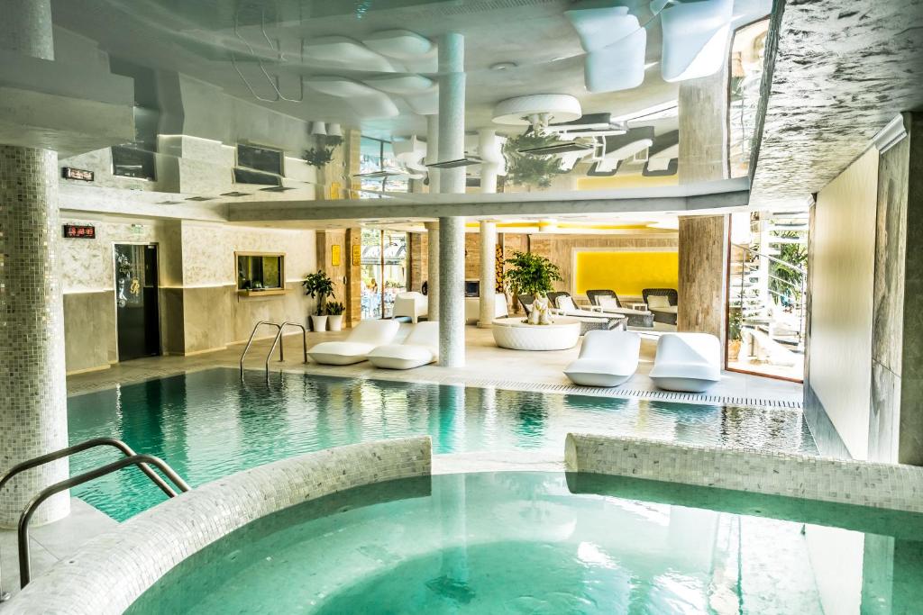 Bazén v ubytování Spa Hotel Rich nebo v jeho okolí