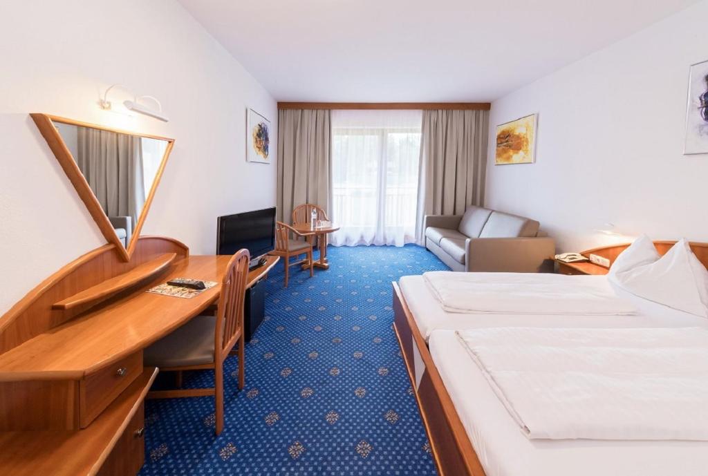 Postel nebo postele na pokoji v ubytování Terrassenhotel Reichmann