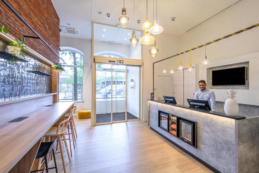 B&B HOTEL Brussels Centre Gare du Midi - Resim 10