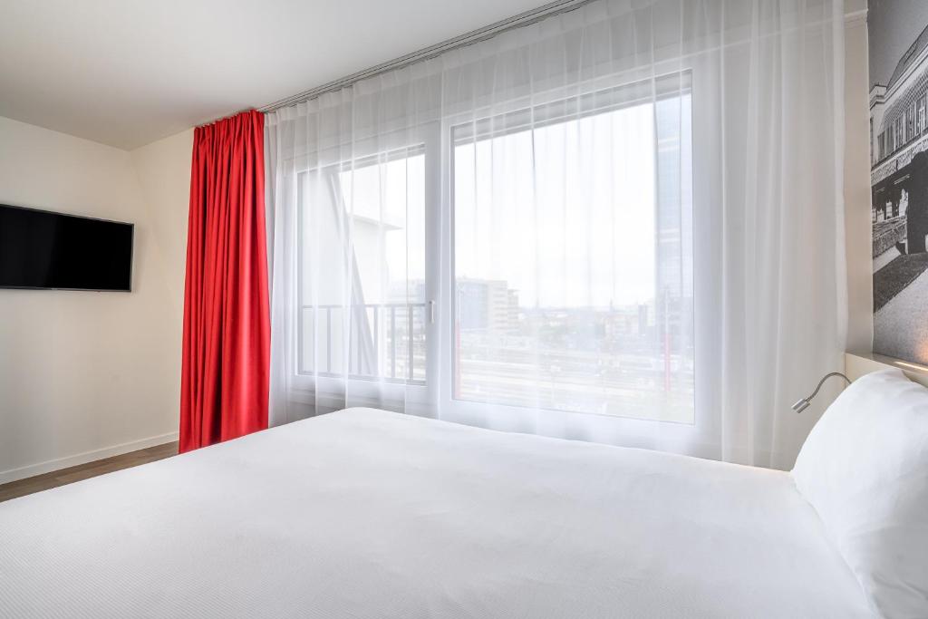 Postel nebo postele na pokoji v ubytování B&B HOTEL Brussels Centre Gare du Midi