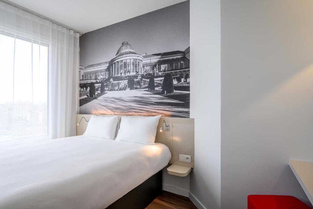 Postel nebo postele na pokoji v ubytování B&B HOTEL Brussels Centre Gare du Midi