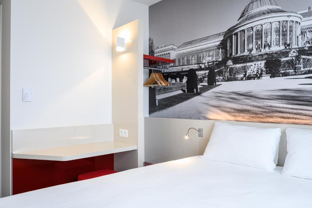 Postel nebo postele na pokoji v ubytování B&B HOTEL Brussels Centre Gare du Midi