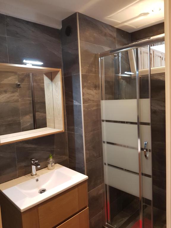 Photo de la galerie de l'établissement Le Petit Chalet, à Auron