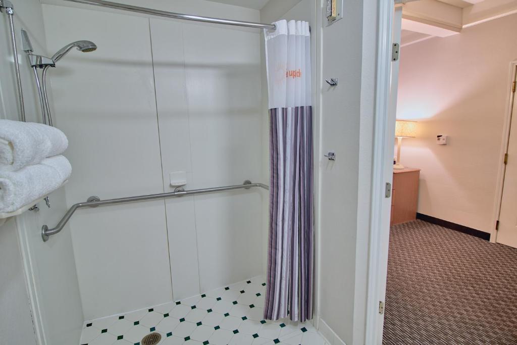 La Quinta by Wyndham Orlando I Drive/Conv Center - Double Room With Two Double Beds And Bath Tub - Mobility/Hearing Accessible - Non-Smoking