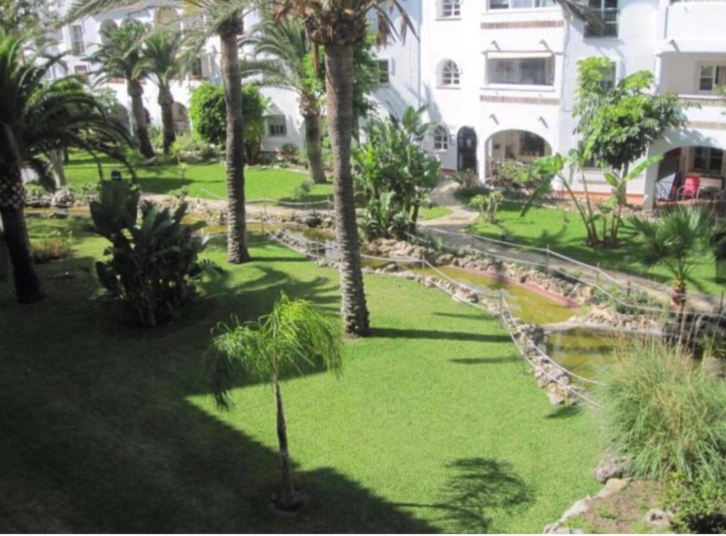 Vonkajšia záhrada v ubytovaní M&J Benalmadena Retreat