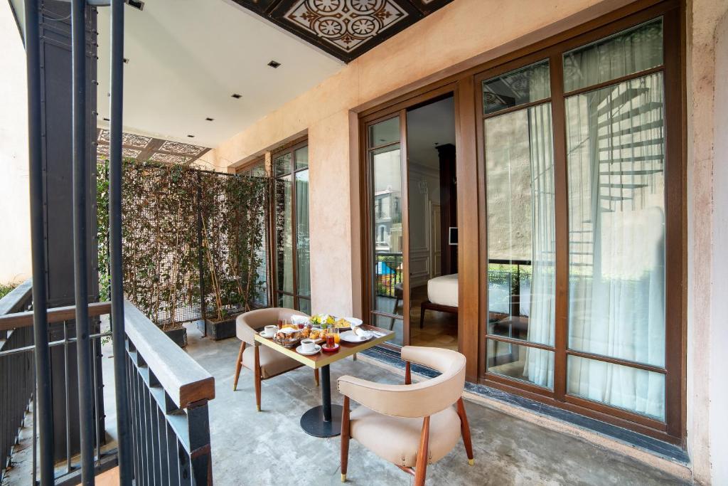 Georges Hotel Galata - Deluxe Twin Room With Balcony And Garden View