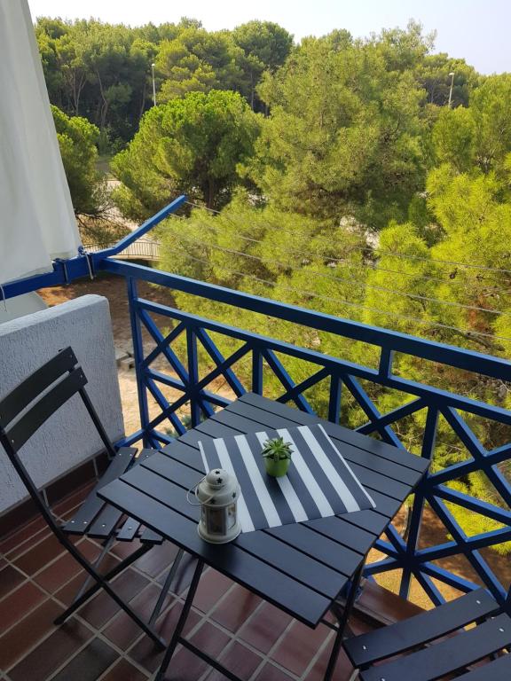a blue table with a plant on a balcony at Leut Apartment, 3min beach, 15min center in Pula