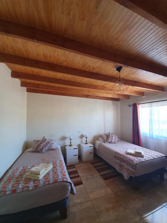 Un pat sau paturi într-o cameră la Hostal Alto Yalí
