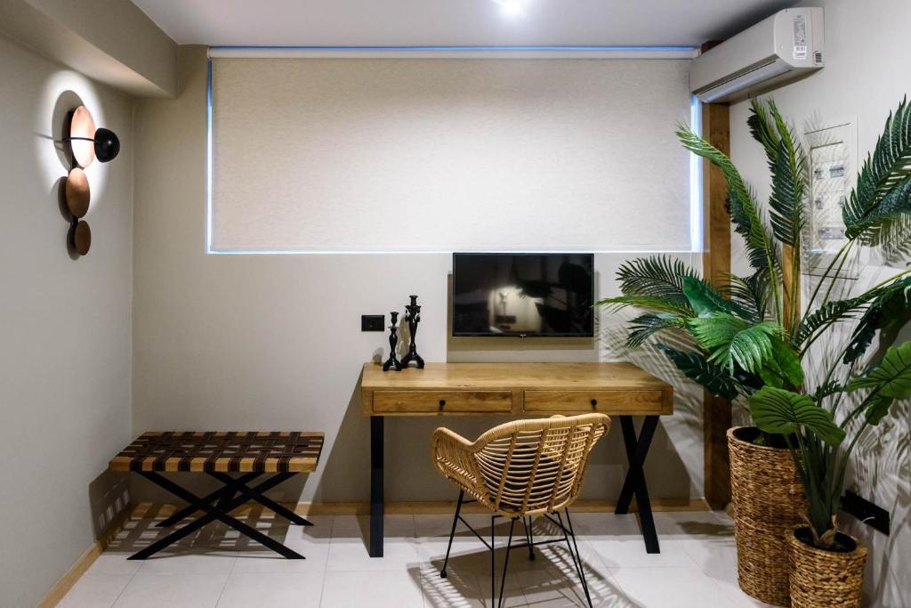 Televízia a/alebo spoločenská miestnosť v ubytovaní ''SteliosDimitra'' Guest House I in Nafplio