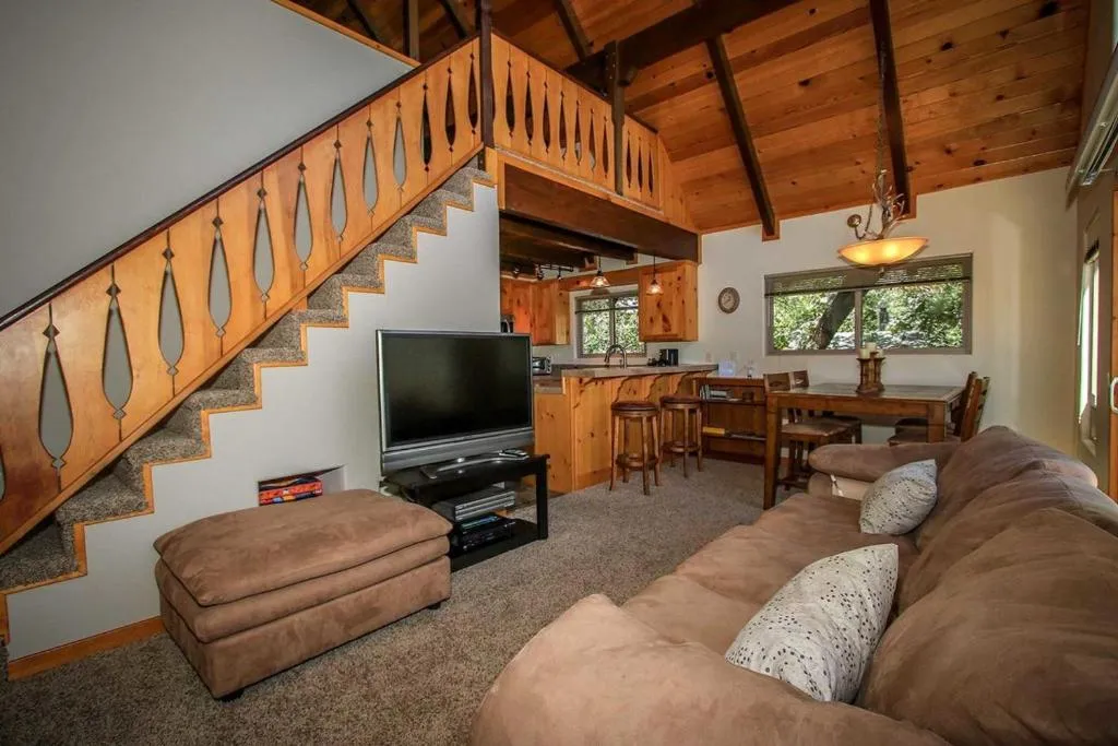 Kiki's Chalet-1548 by Big Bear Vacations, Big Bear Lake, Statele Unite ale Americii