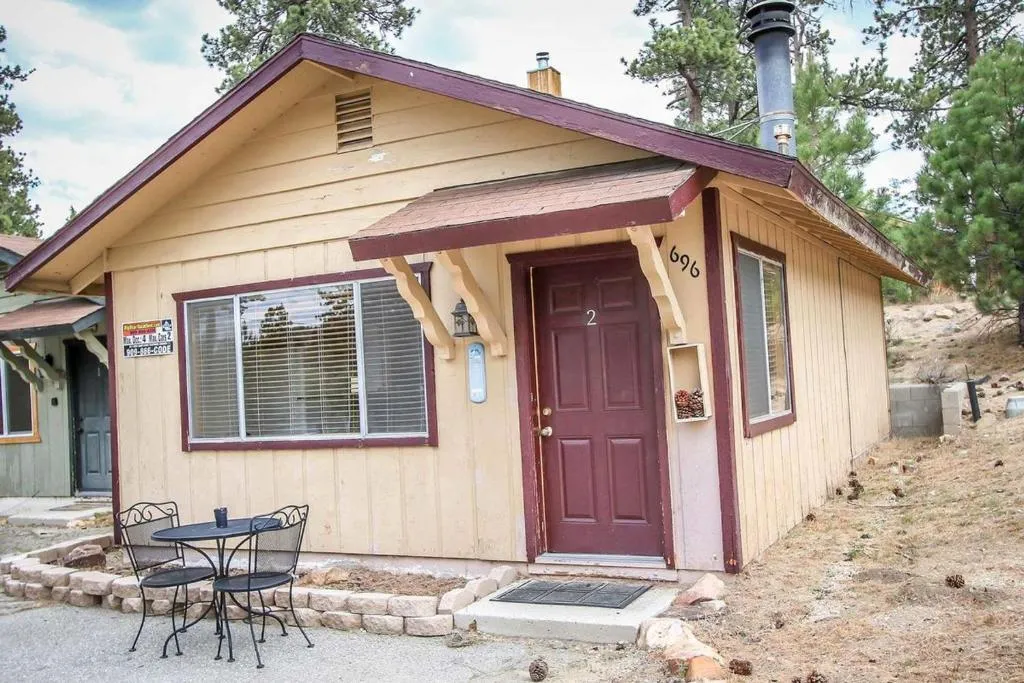 Lazy Daisy Bear-1260 by Big Bear Vacations, Big Bear Lake, Statele Unite ale Americii