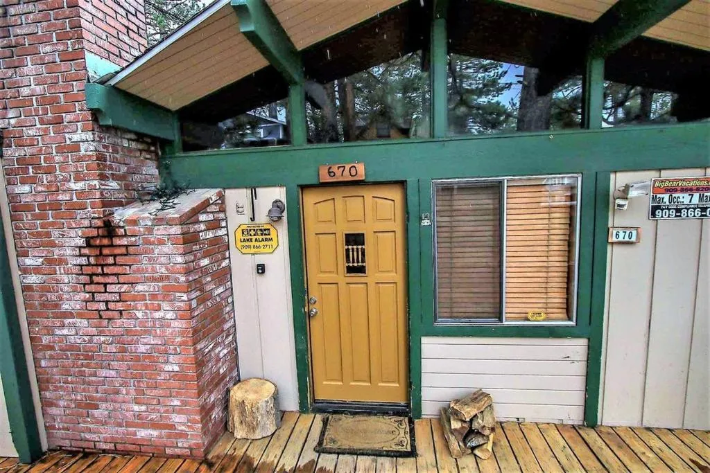 Trey's Escape-250 by Big Bear Vacations, Big Bear Lake, Statele Unite ale Americii