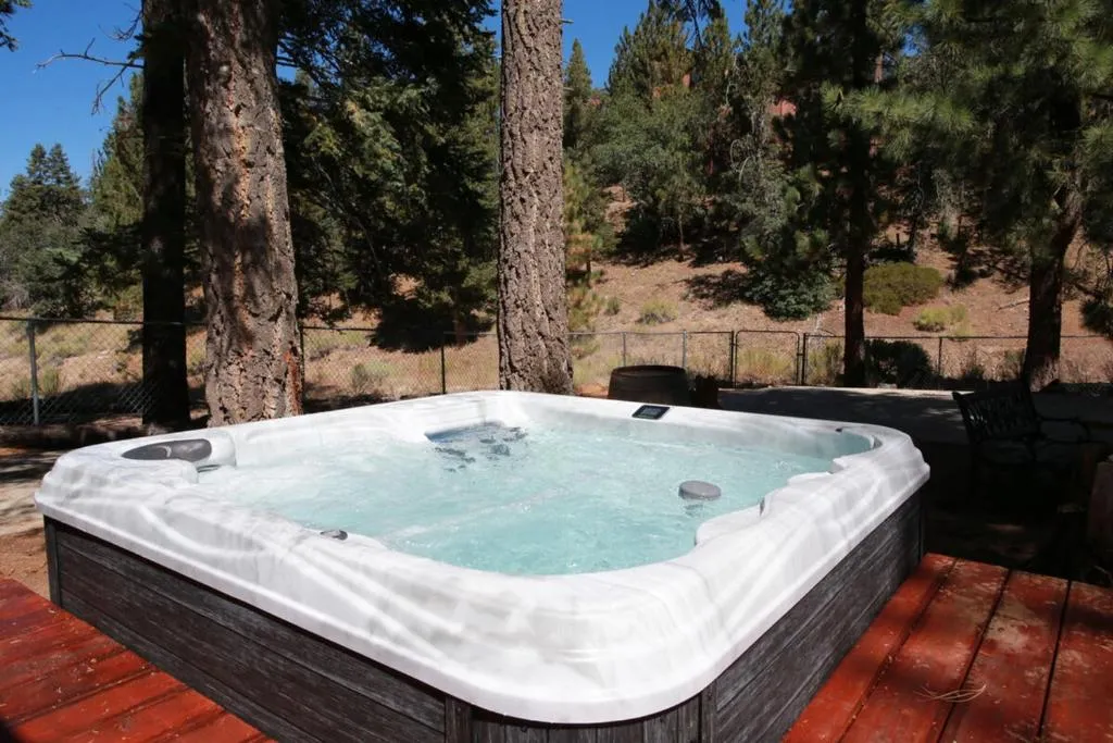 Cougar Creek Cabin-1869 by Big Bear Vacations, Big Bear Lake, Statele Unite ale Americii