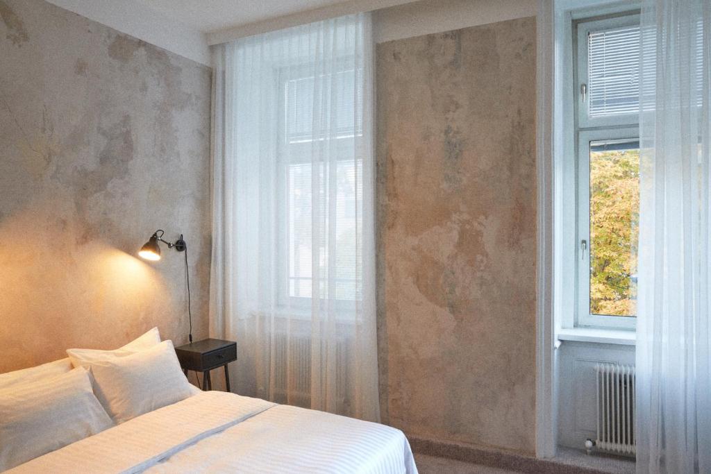 Llit o llits en una habitació de Hotel Babula am Augarten