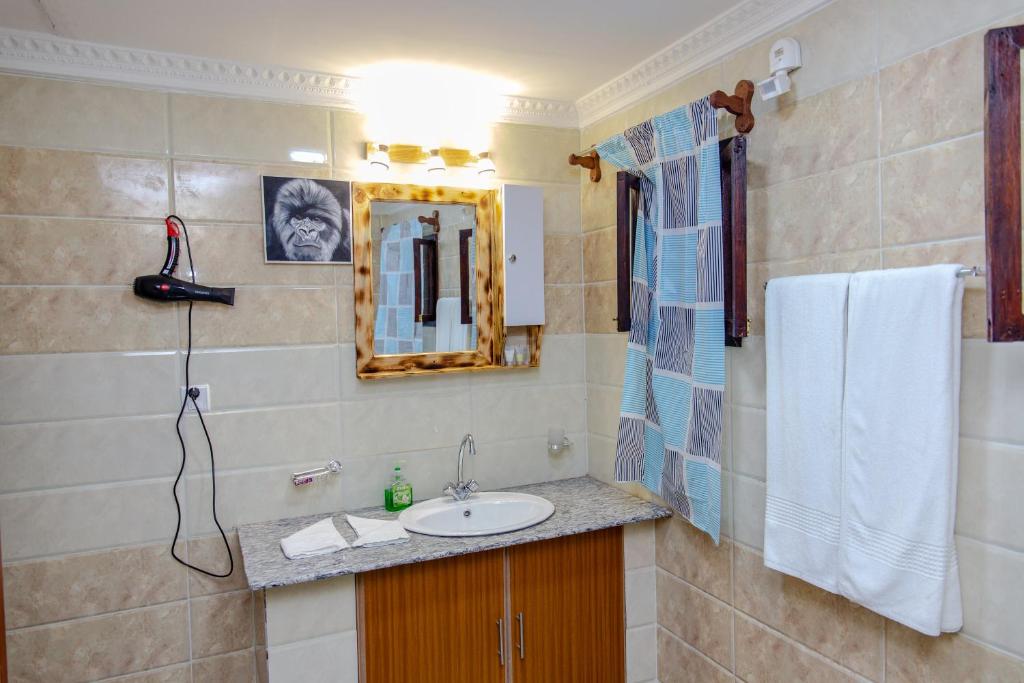Ingagi Park View Lodge - Twin Room With Balcony