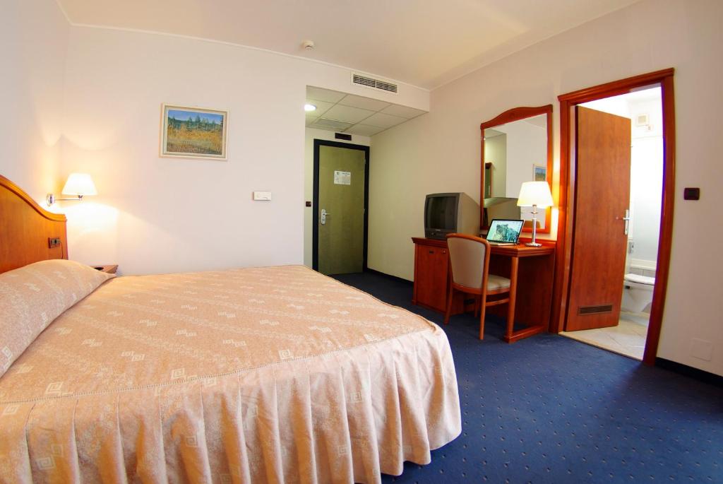 Hotel Villa Marija - Single Room With Balcony And Park View