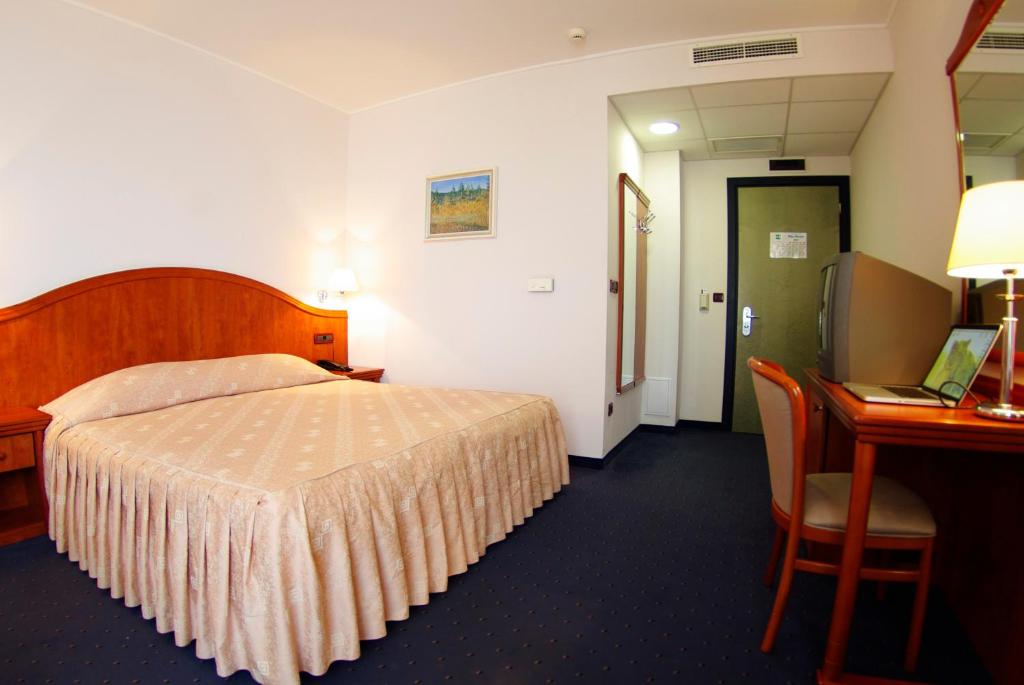 Hotel Villa Marija - Habitación Doble Con Balcón Y Vistas Al Parque